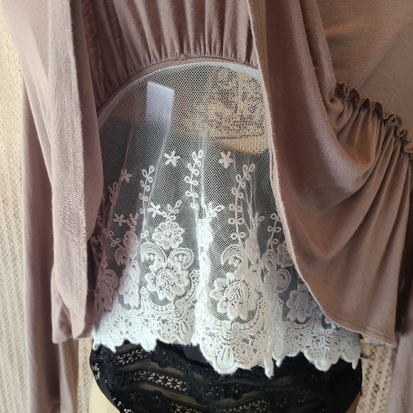 Tunic w Layered Lace Hem by JODIFUL Size Medium - Picture 7 of 7